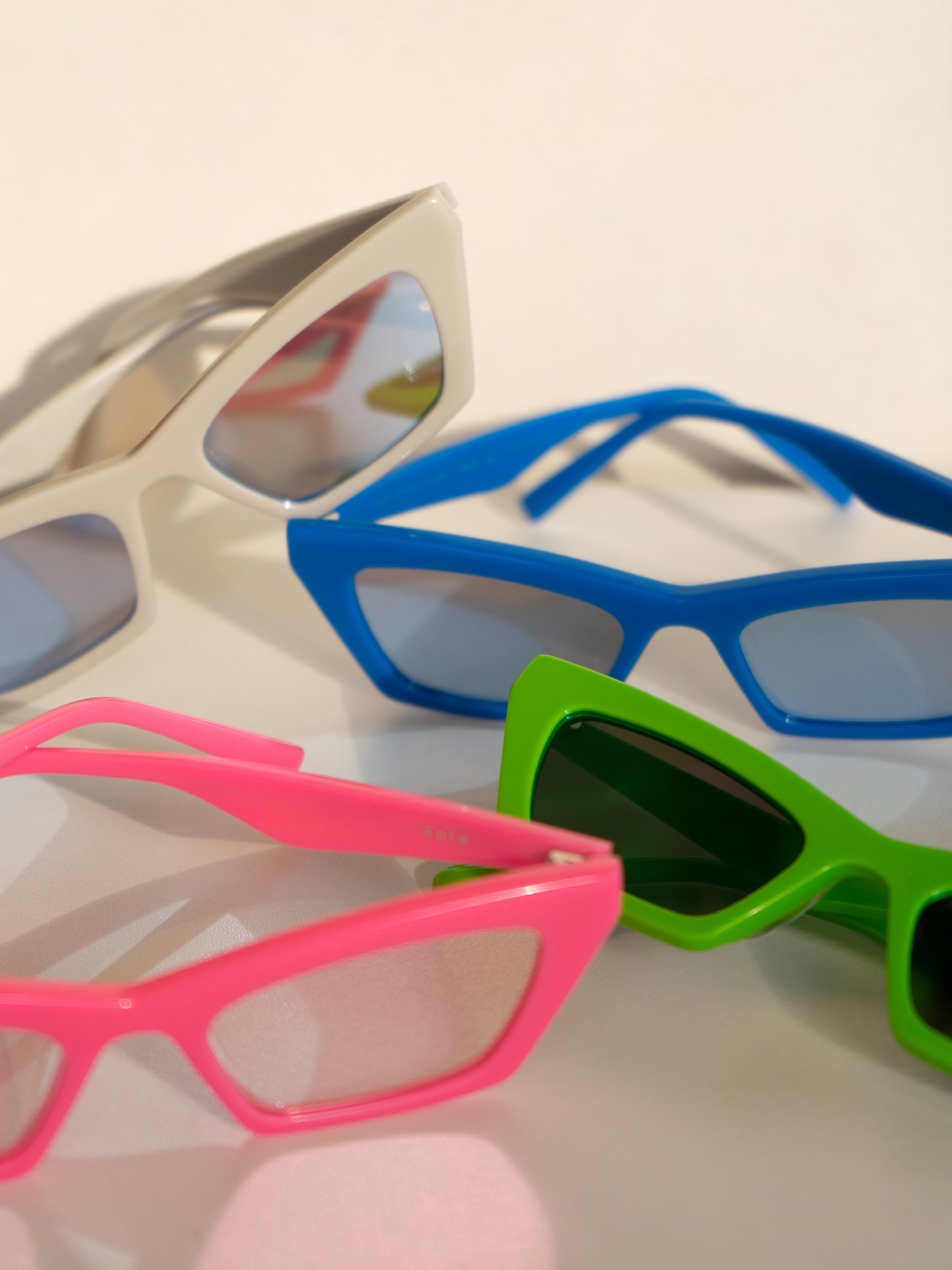 Bold Neon Babol